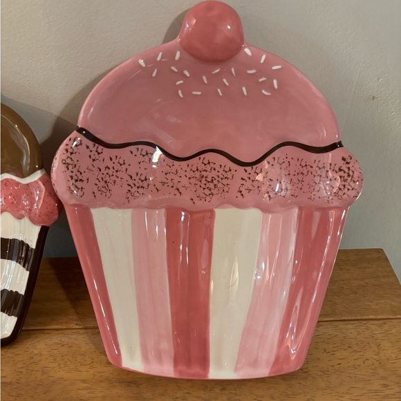 Valentines Day Set Of 2 Retired Cupcake Nesting Serving Bowls - Picture 3 of 16